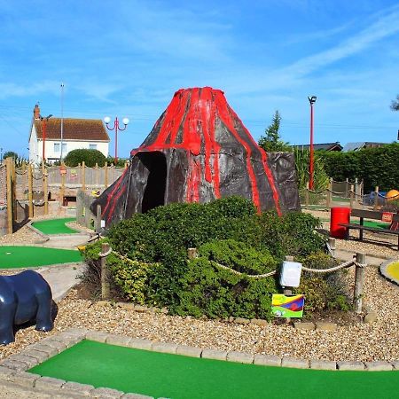 Palm Grove 2- Golden Palm - Pet Friendly, Wifi, Bed Linen, Central Heating - Meadow Lakes Caravan & Lodge Hire Chapel Saint Leonards Exterior foto